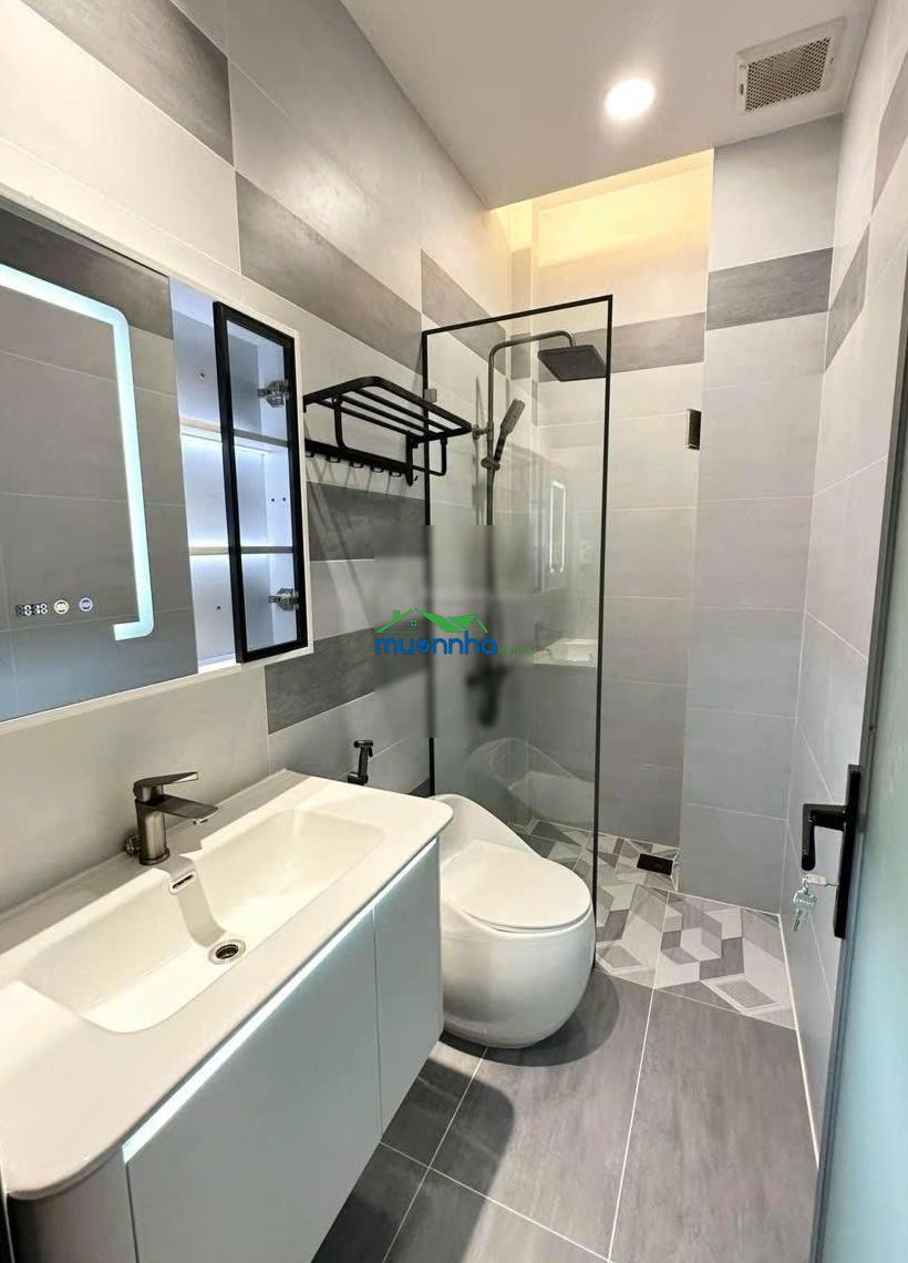 Hạ giá bán nhanh nhà thái phiên, q11. 70,5m². nhà vuông vức. đang cho thuê kd 22tr - 2