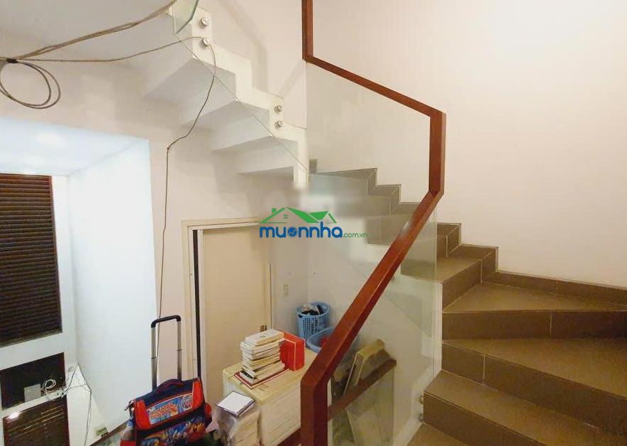 Gấp nhà tăng nhơn phú b, sân đỗ oto, đường 8m, 4 tầng, gần vincom q9- 6 tỷ - 2