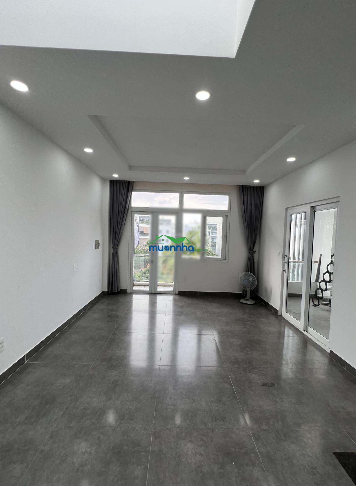 Bán nhà nội thất đầy đủ đối diện công viên cây xanh mát mẻ khu dân cư kế bên phú mỹ hưng, q7