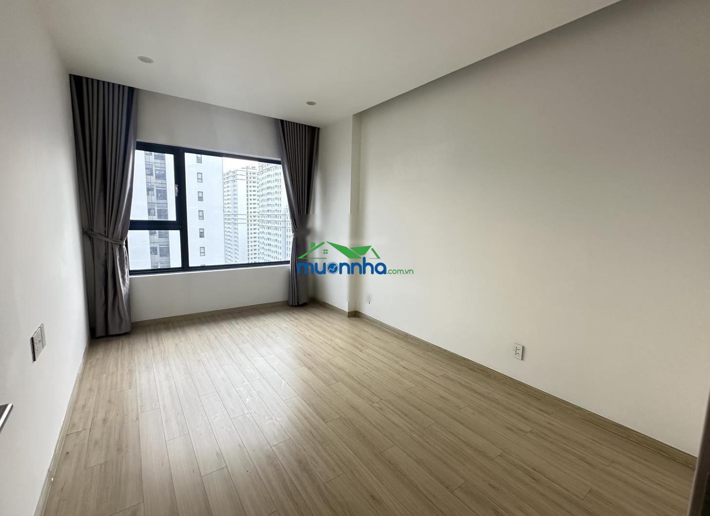Cho thuê căn hộ 3 phòng ngủ, nội thất cơ bản, tầng cao. giá 22 triệu, nhà mới 99%, nhận nhà ở ngay