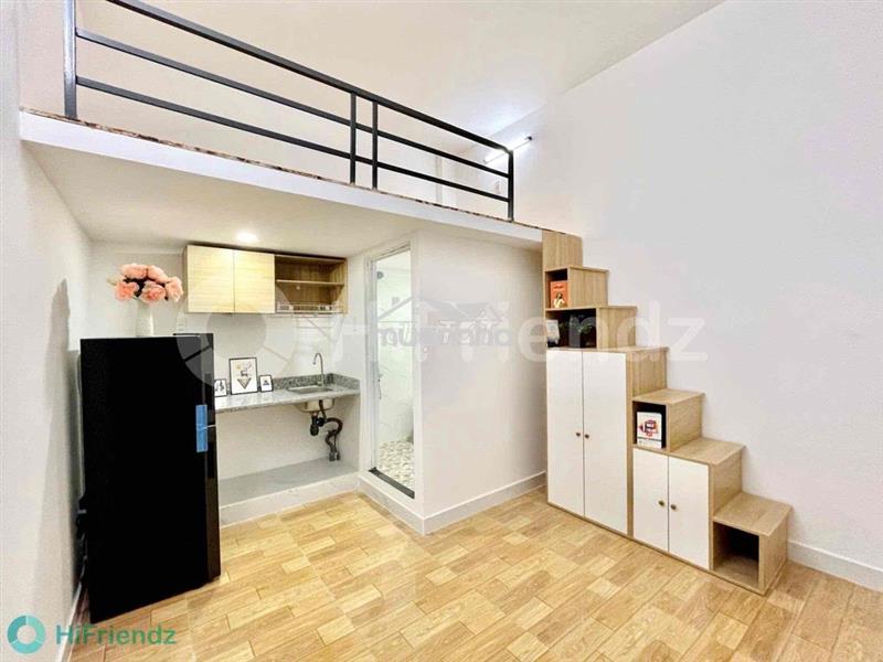 Duplex cho thuê free 2 xe, mặt tiền hùng vương quận 5, cọc 1 tháng