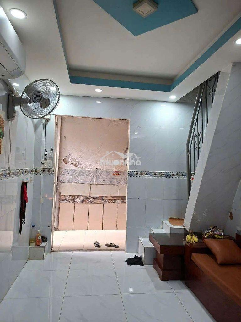 Cần bán nhà nhỏ