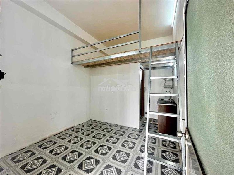 GÁC CAO BAN CÔNG THOÁNG MÁT 2TR8 CÓ MÁY LẠNH NGAY GẦN CÔNG VIÊN ĐẦM SE