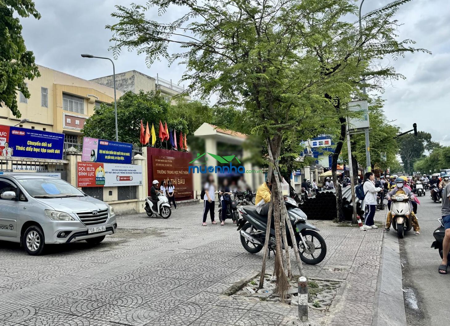 Sát q1 ngay bv bình thạnh - cách trường học 10m - hẻm ô tô tránh - đang cho thuê ~ 60tr/tháng