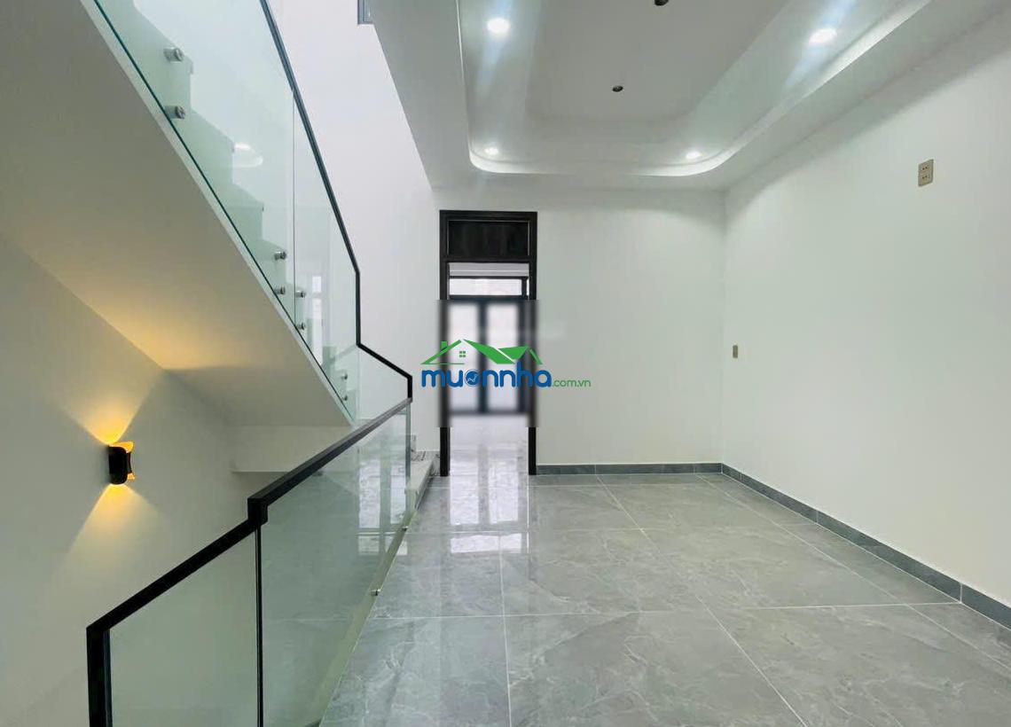Bán nhà 3 tầng + sân thượng ngang 6,3x16m thông khu hồng long - cách quốc lộ 13 chỉ 200m thủ đức