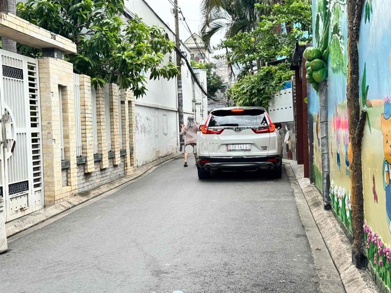 Bán gấp ,phạm văn bạch, dt 4x15m, 3pn, đường xe hơi thông, nhỉnh 5 tỷ