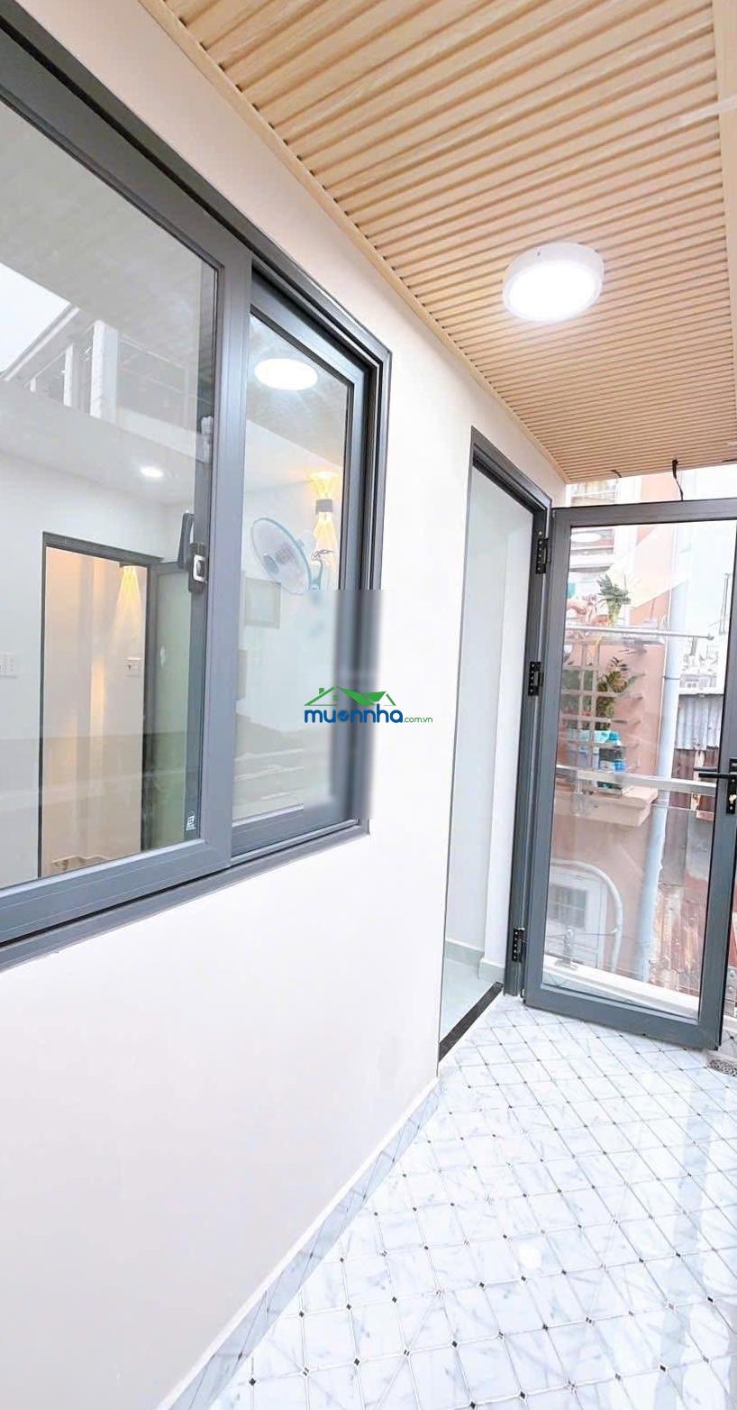 Bán nhà đẹp 3 tầng vào ở ngay trên trục đường tôn đản - 4