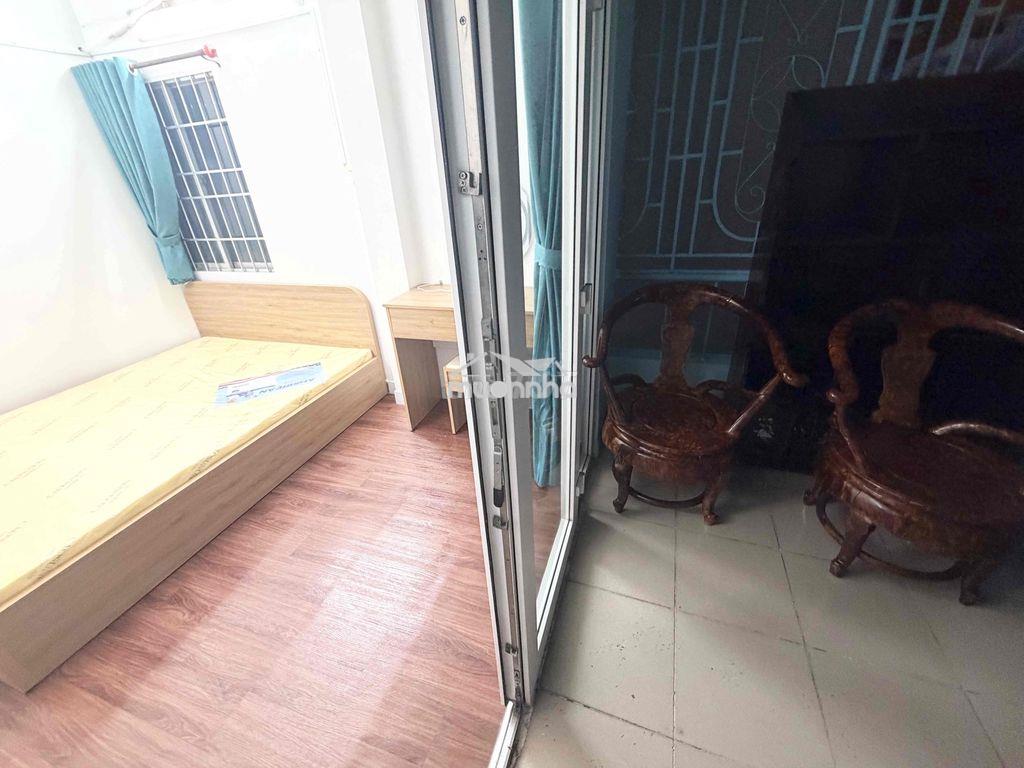 Ban công tách bếp ngay đh sg - 3
