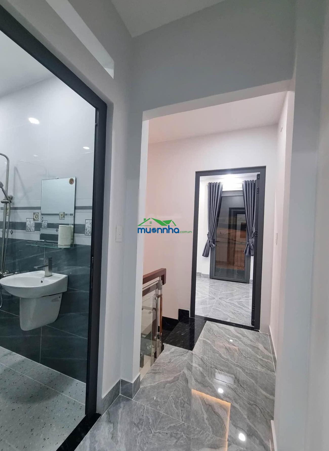 Nhà đẹp 4x10m, 1 lầu cho khách hơn 3 tỷ. hẻm 5m xe hơi vô thoải mái. tân thới hiệp quận 12