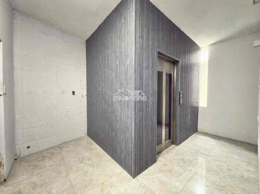 Toà nhà 1 hầm 1 trệt. 2 lầu , sân thường , 9x17m gần becamex tower - 2