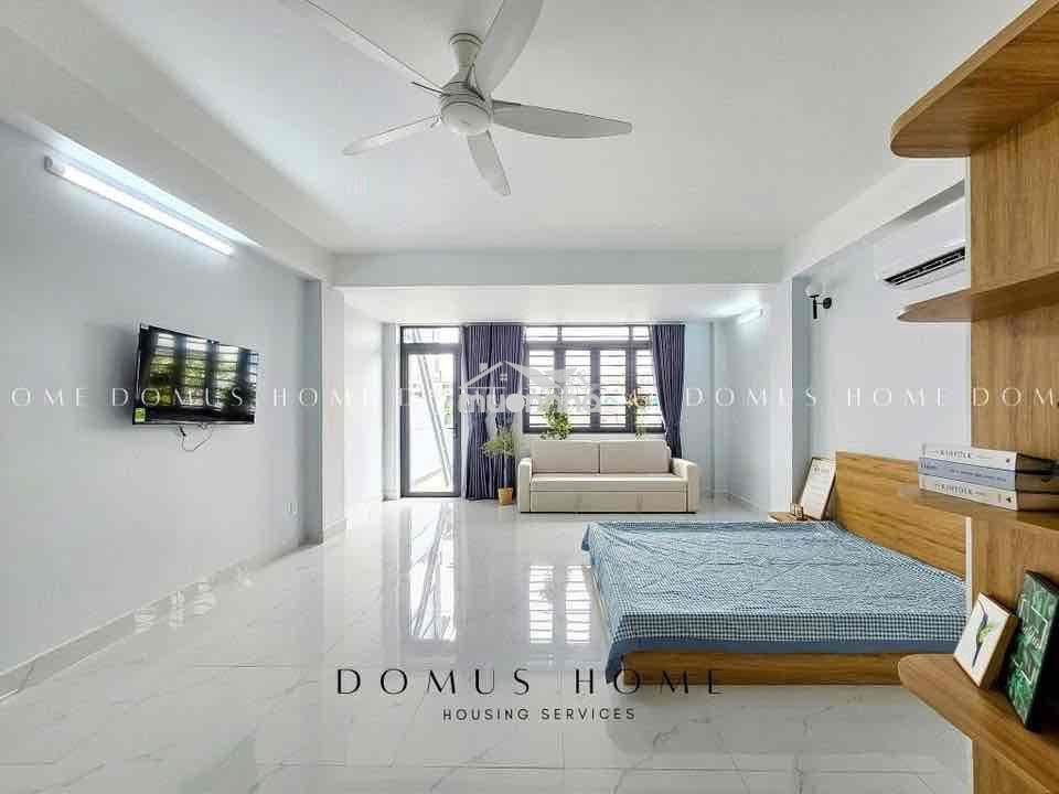 Cho thuê căn hộ penthouse ban công siêu rộng 50m2 ngay trung tâm q10 - 2