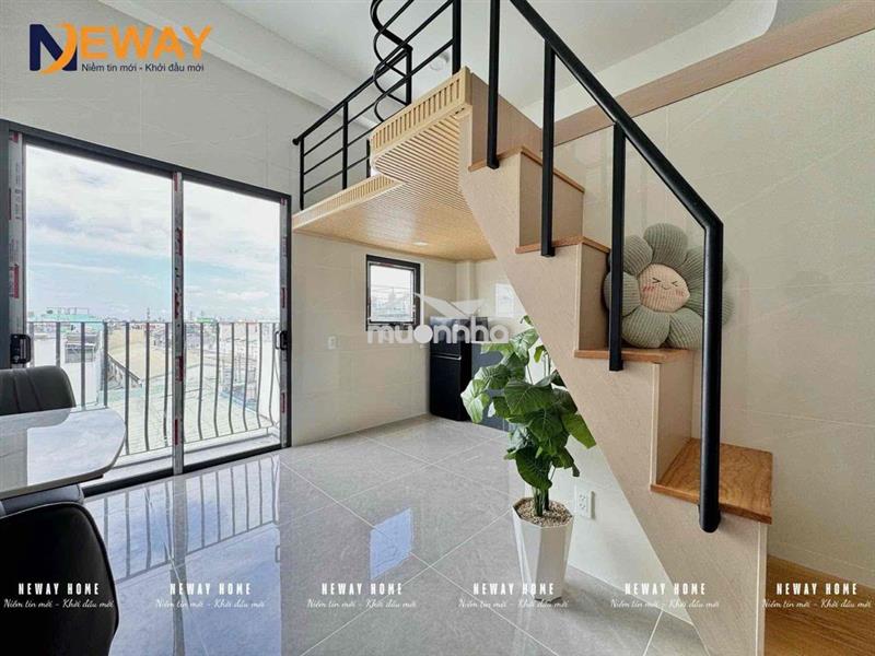 Phòng ban công gác cao 2m rộng 27m2 giá cực rẻ mới xây ngay ngã 4 bốn