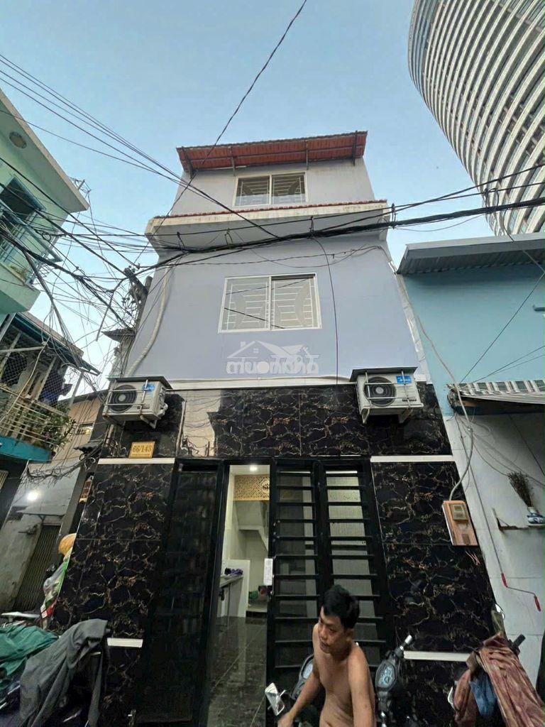 Cần nữ ở ghép phòng đầy đủ tiện nghi