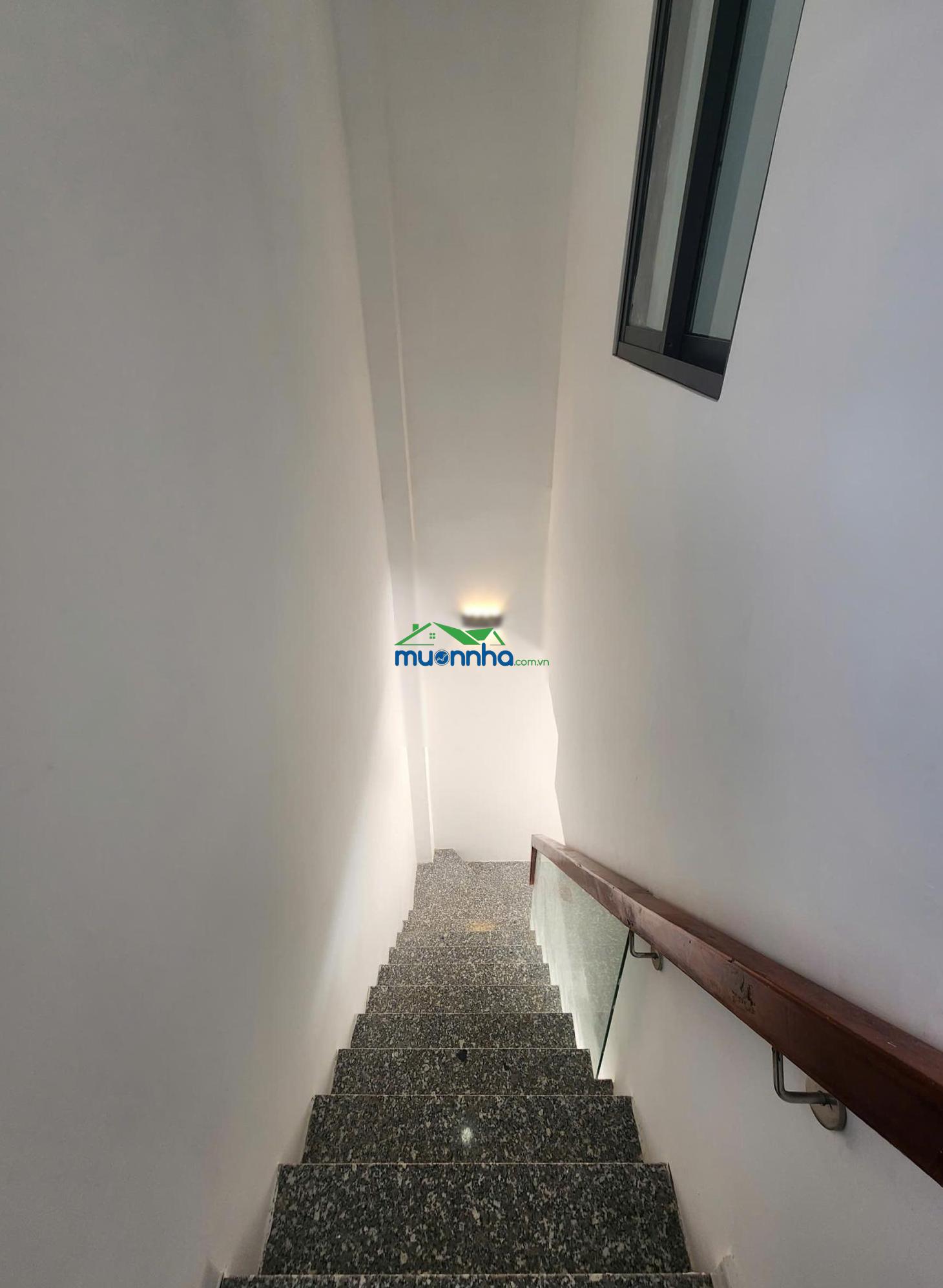 Nhà mới xây 455tr, 2pn, 2wc, ngay chợ mỹ hạnh nam. điện riêng, nước máy. chính chủ