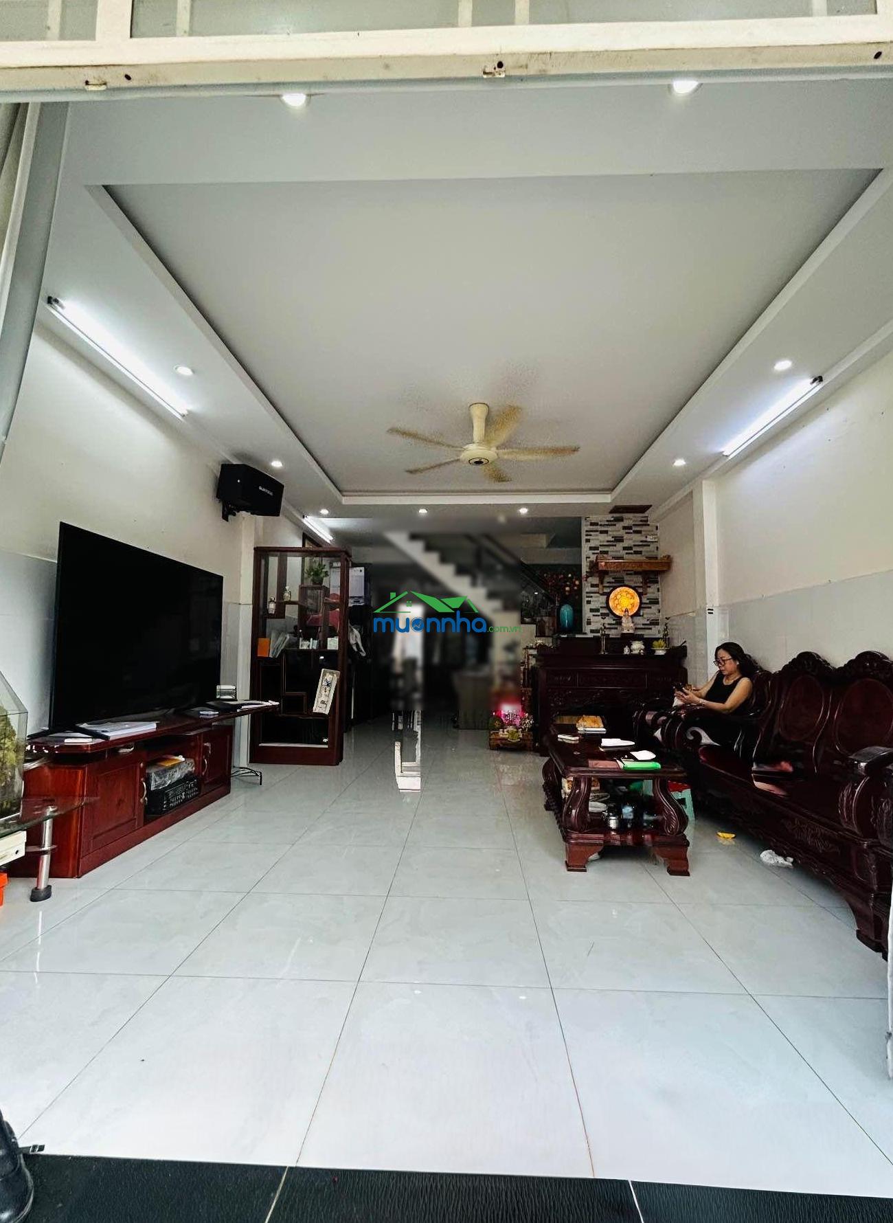 Nhà 2 tầng 68m2 sân rộng 5m sát mt trần xuân soạn tân hưng q7 chỉ 90tr/m2.