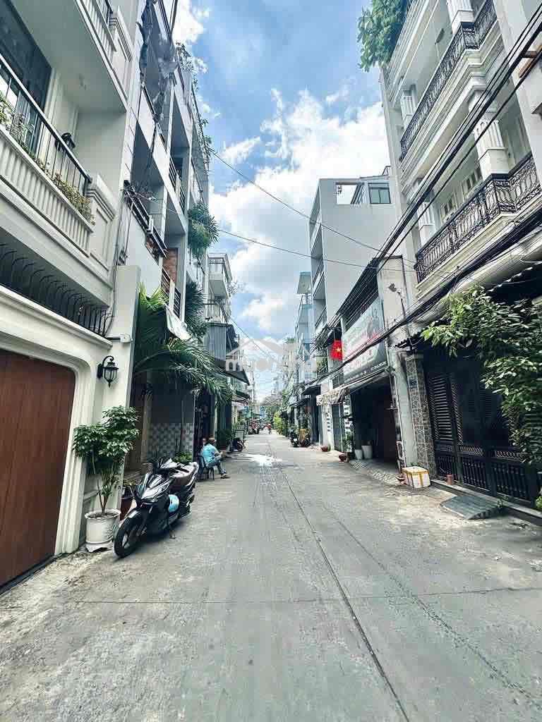 Cần tiền bán gấp nhà 5 lầu hxh ông ích khiêm, 4,2x18 giá chỉ nhỉnh 9