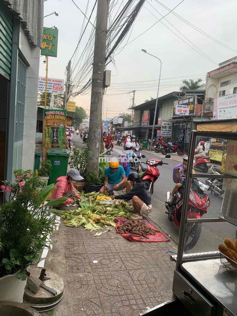 Bán nhà  và dãy trọ mặt tiền chợ kinh doanh- đường nhựa  giáp vsip1 - 2