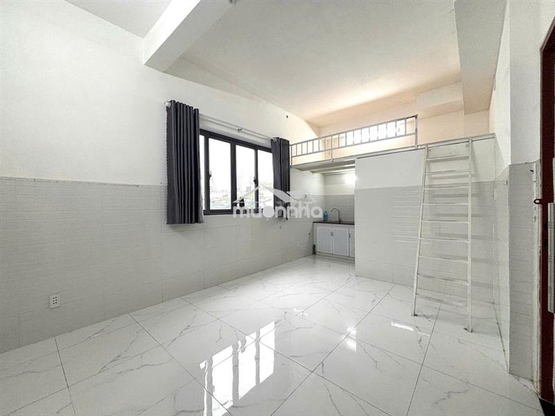 Căn hộ dịch vụ có gác 40m2 - thang máy -  hầm để xe - cửa sổ trời