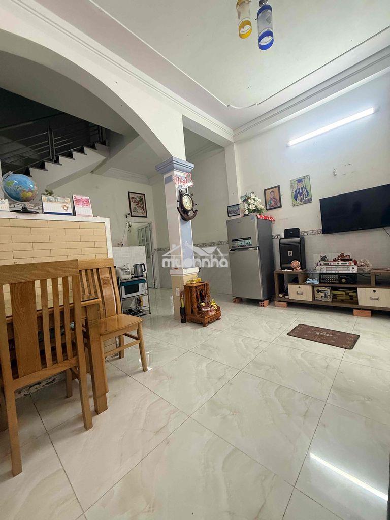 Nhà 2 tầng -sổ hồng riêng -gi’á 3.69 t’ỷ diện tích 5x11 gồm : 3 p - 2