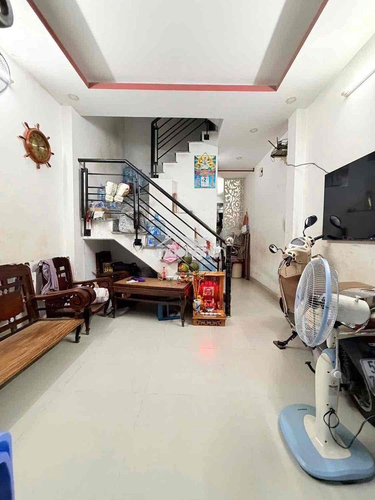 Bán nhà trung tâm giáp q1 56m2 3 tầng chỉ 5.98 tỷ sẵn nội thất