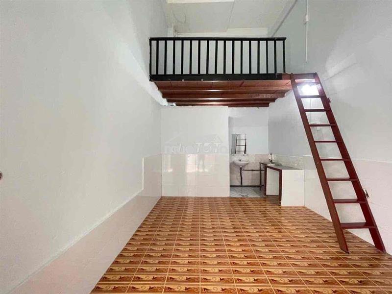 Dãy trọ tầng trệt gác cao ngay lê thị riêng