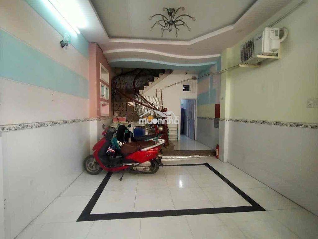 Phòng tầng trệt máy lạnh ,gần phan xích long ,sân bay