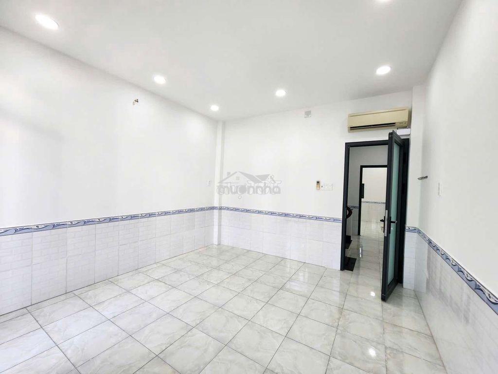 Nhà 1 trệt 2 lầu sân thượng đường xe tải - 4