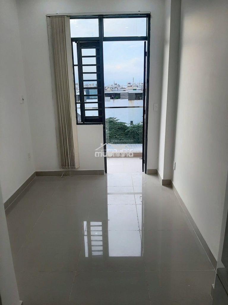 Phòng duplex ban công riêng, mặt tiền đường 59, thoáng mát có máy lạnh