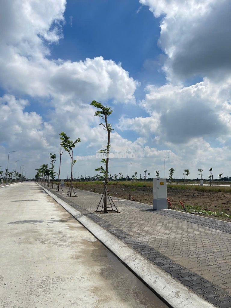 Bán 180m2 đất shr mặt tiền đường 18m, kế tttm 1.8ha - 2