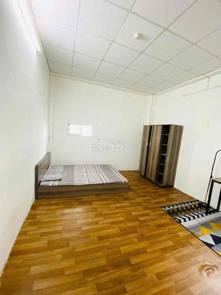Cho thuê phòng trọ tách bếp/ phòng ngủ riêng mặt tiền huỳnh tấn phát - 2
