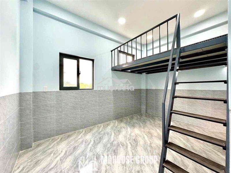 Phòng cửa sổ trời mới 100%, máy lạnh, thang máy