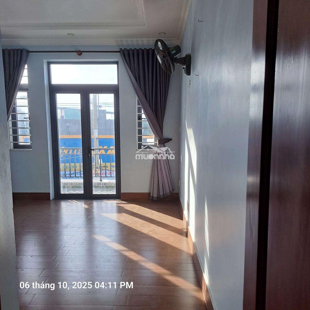 Cho thuê phòng ban công, máy lạnh, mặt tiền hà huy giáp giá 2,7 triệu  - 2