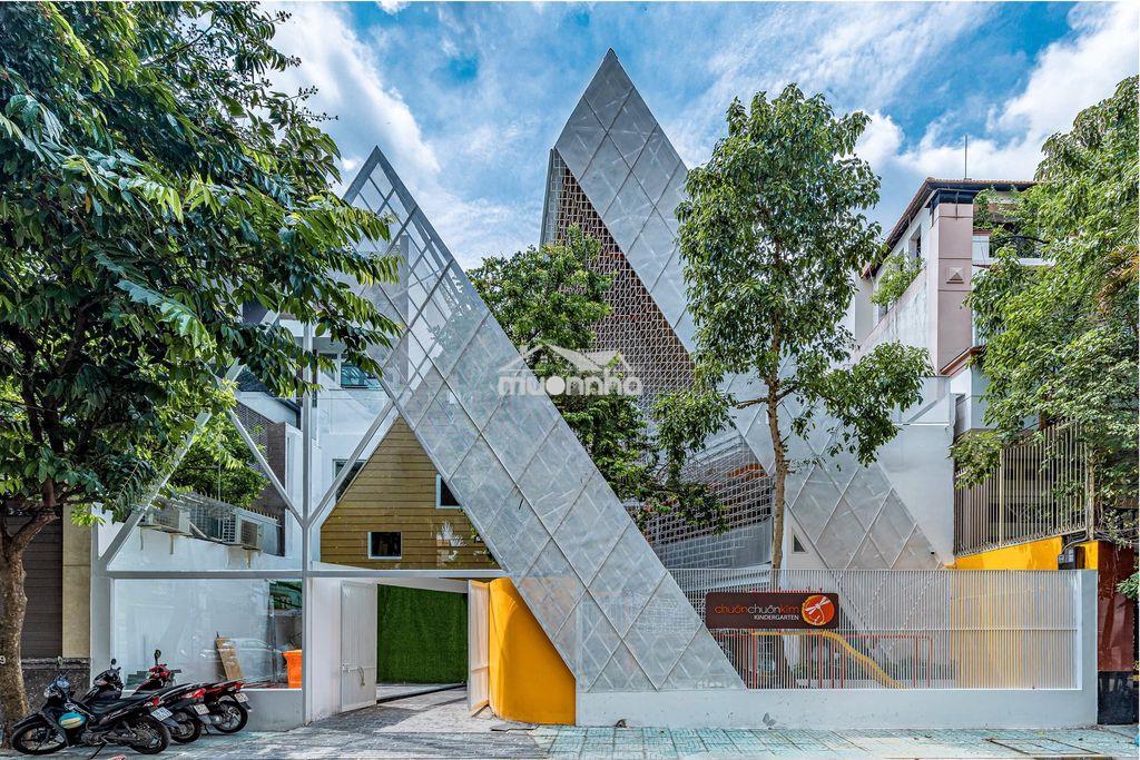 Cho thuê nhà nguyên căn hẻm 456/29 cao thắng. dt: 4,5 x 18m, 3 lầu .  - 3
