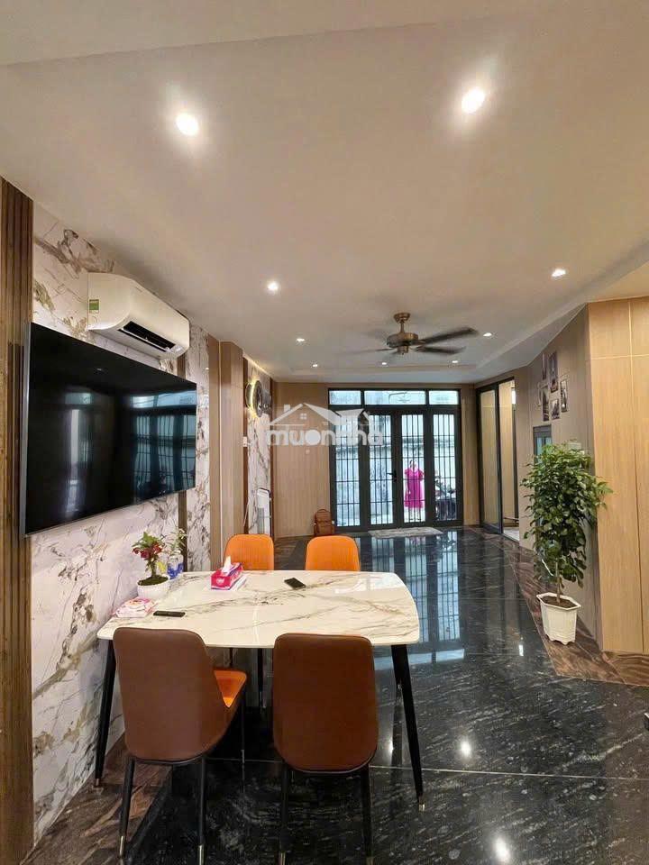 Cho thuê nhà cmt8 q3, dt 4.5x12m, trệt lửng 3 lầu, 7p, full nội thất - 2