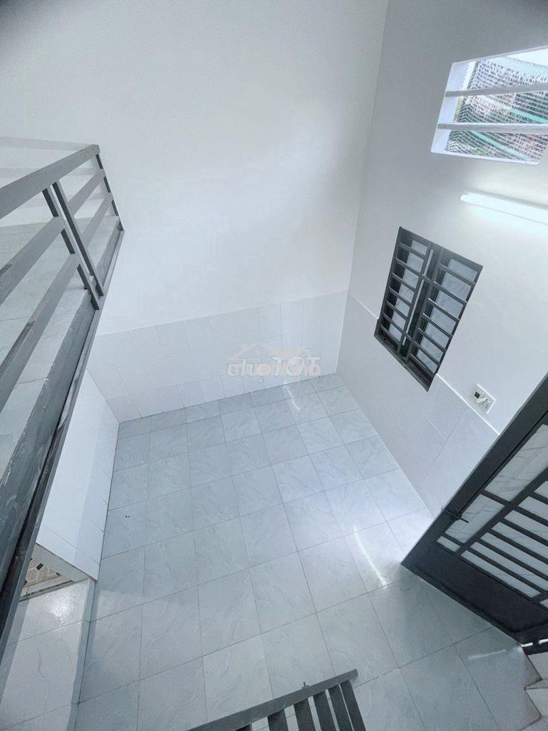Phòng có gác rộng rãi, gần khu cnc, ngã 4 thủ đức, đình phong phú - 4