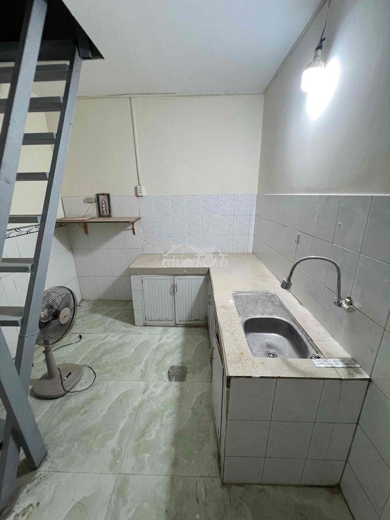Cần cho thuê nhà đường xe tải 4 x 18m đúc lửng 2pn 2wc 10tr - 4