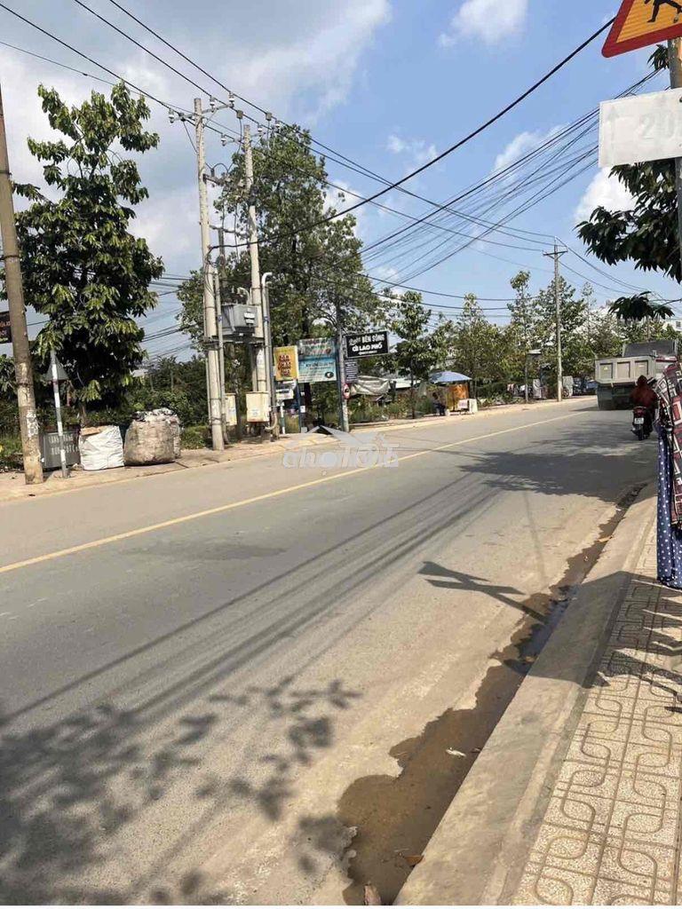 Cho thuê nhà đường ô tô , sân ô tô phường hiệp hoà