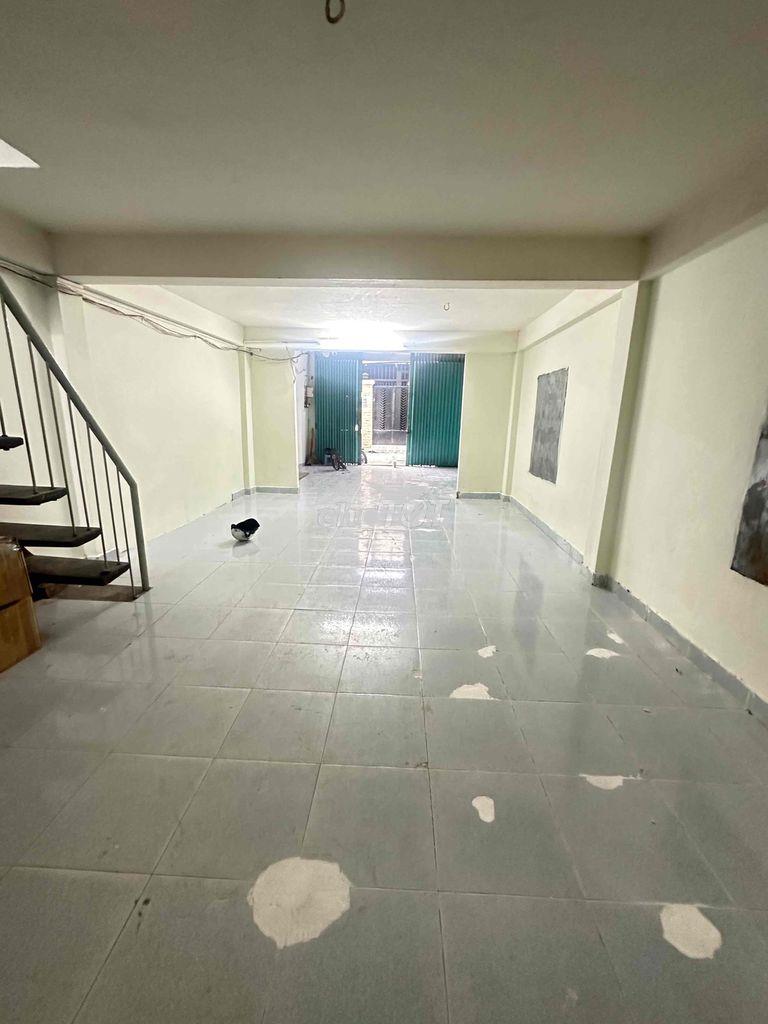 Cho thuê nhà h5m năm châu p11 tân bình. dt: 4m5 x 34m trêt lững 15tr - 4