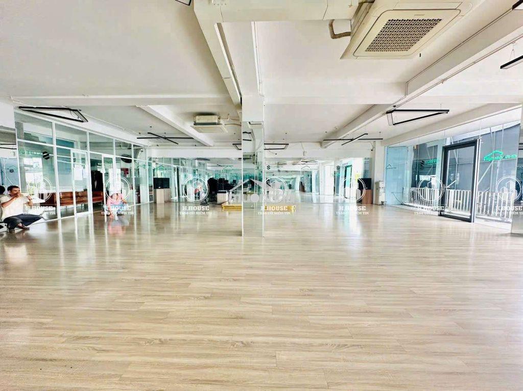 Cho thuê toà nhà nguyên căn mặt tiền đường tân sơn nhì q. tân phú - 3