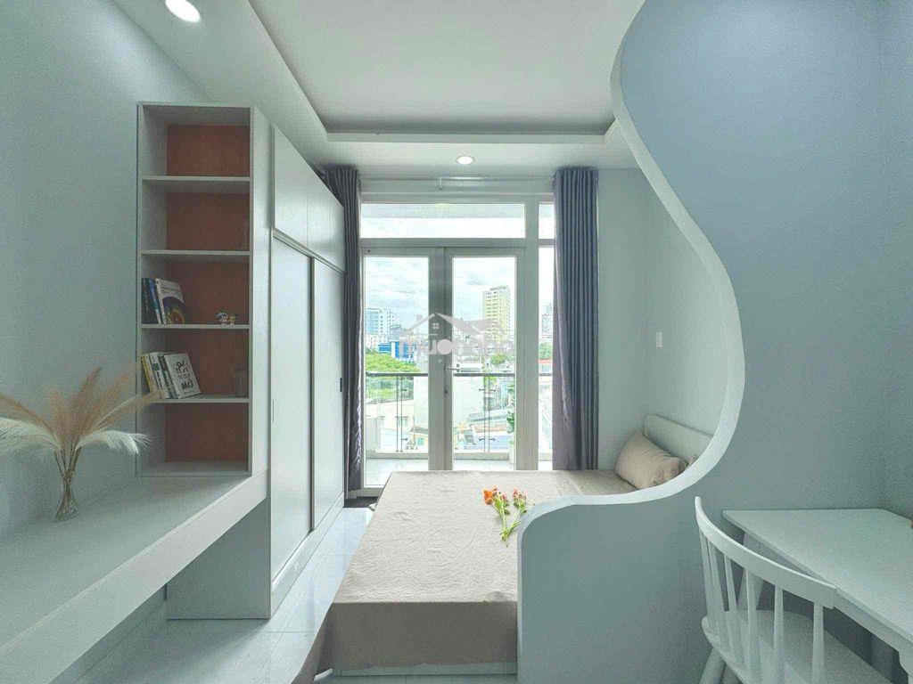 Căn hộ nằm ngay trung tâm, ban công thoáng mát, thiết kế sang trọng - 3