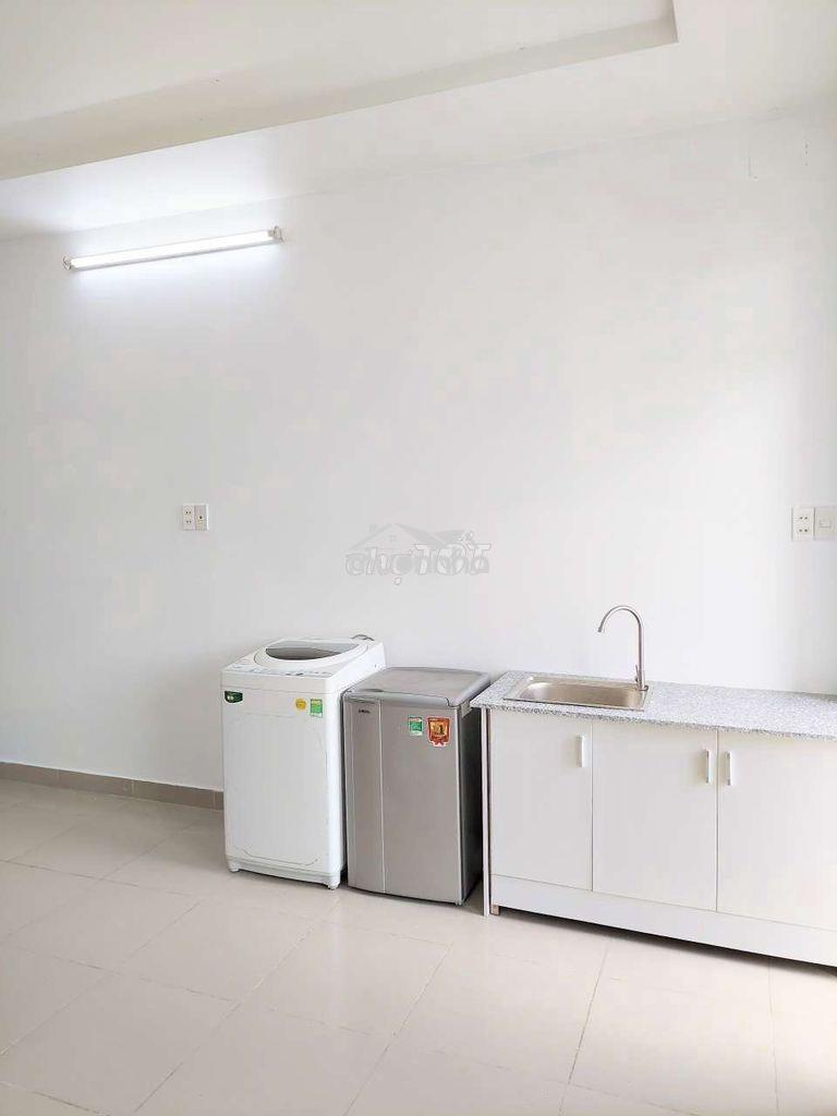 Phòng ban công riêng 35m2 sát đh công thương huit, aeon tân phú 500m - 4