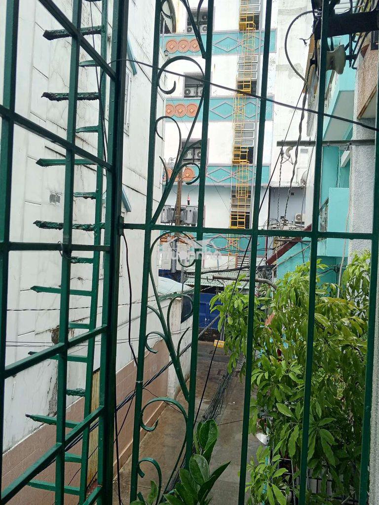 Gần sân bay, gần chợ pvh  đường lê văn sỹ.