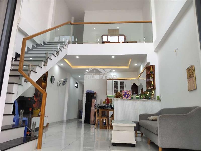 Nhà trệt lầu lửng phong cách hiện đại cách trường cấp 2 phú hòa 800m