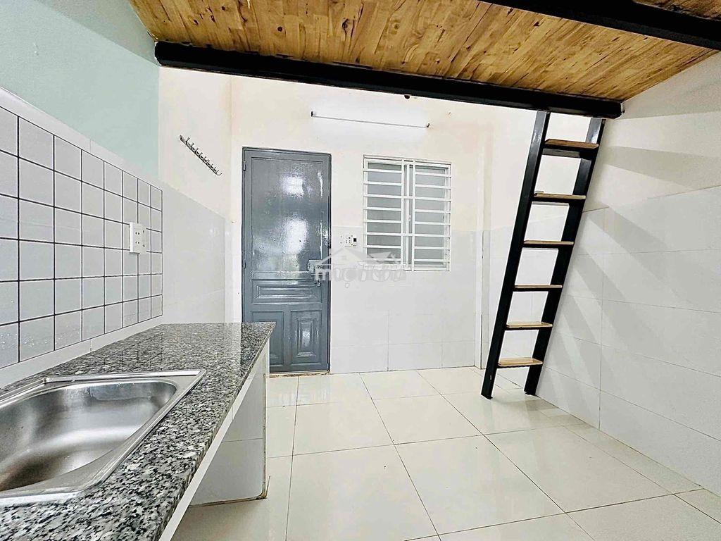 Phòng trọ giá rẻ, gác cao 1m8 có thang máy, gần khu etown cộng hoà - 2