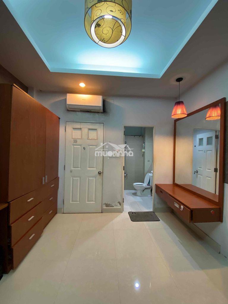 Phòng ban công vệ sinh riêng giá rẻ - 2