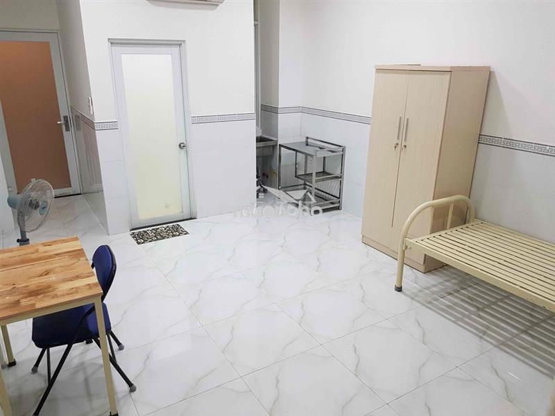 Tân bình p15 - phòng trọ 27 m2 ban công, toilet riêng