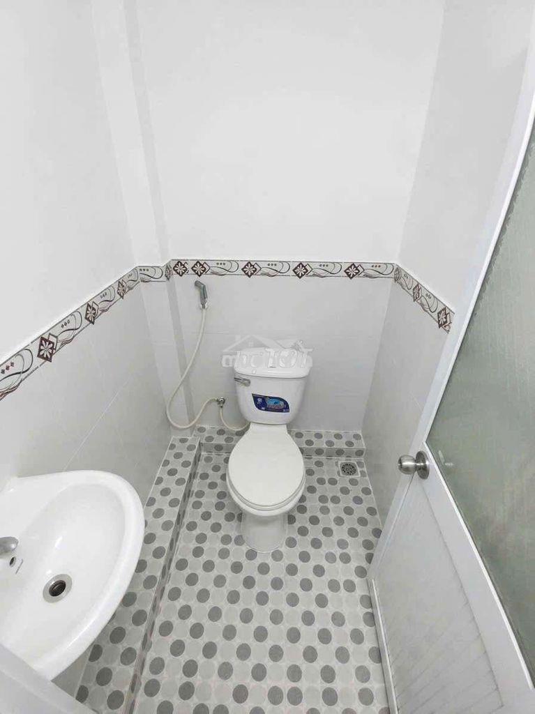 Phòng có gác cao 2m gần sát bên đh tôn đức thắng, đh rmit, đh gia định - 4