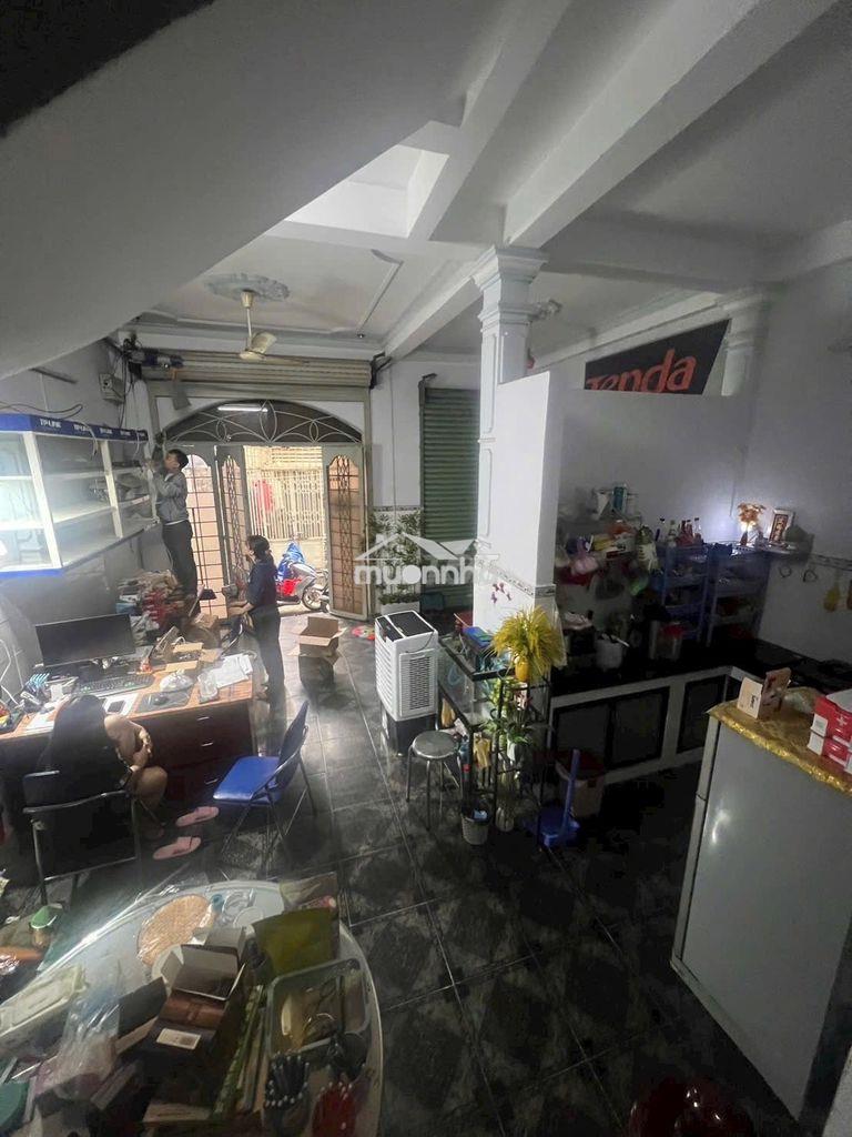 Giảm 300 triệu bán nhà ngang lớn 5.8 mét đường thiên phước tân bình