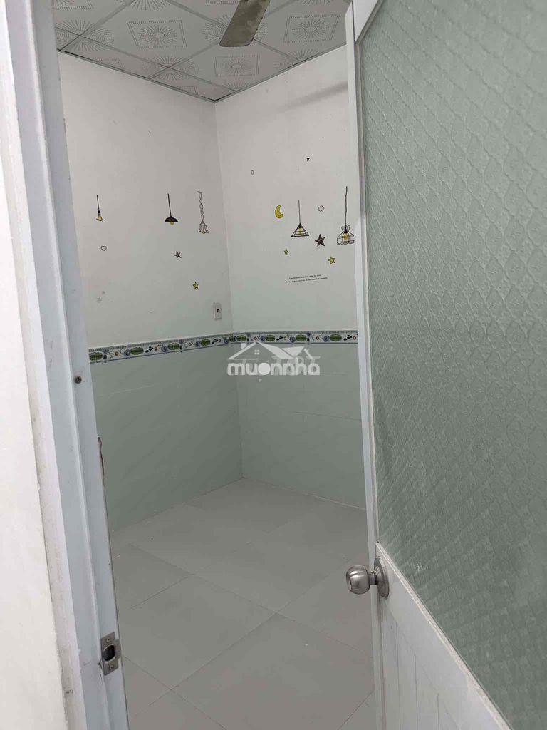 Nhà nguyên căn 1 trệt 1 lầu hẻm 4m - 4