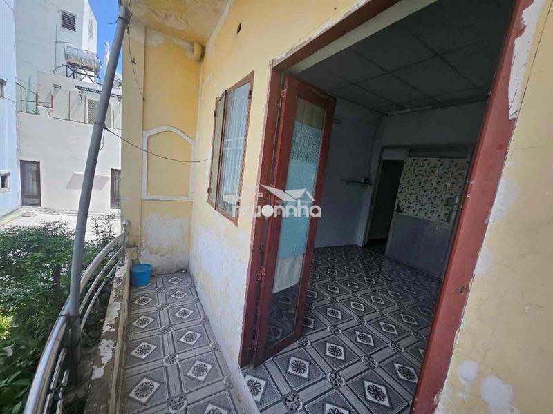 Tôn đản, quận 04. phòng ban công giá 2tr9. lh ***